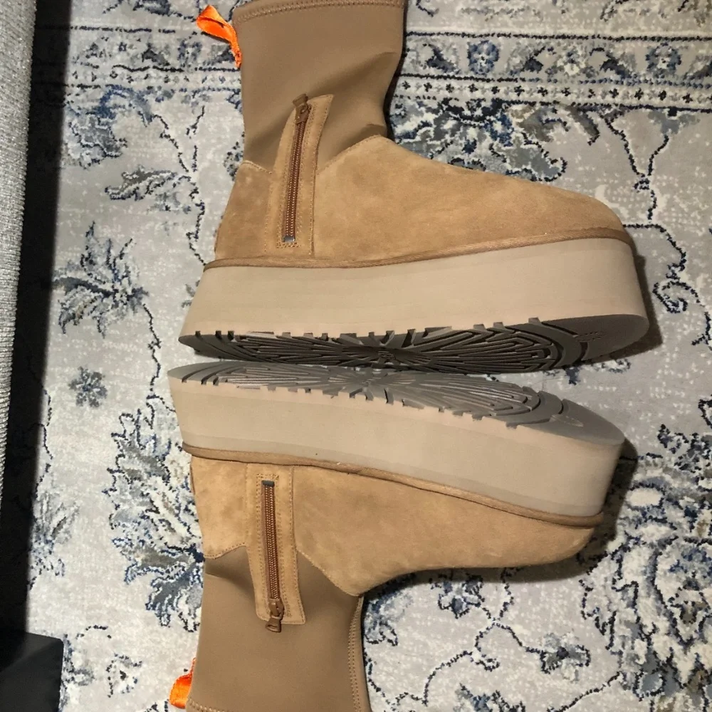 Ugg Classic Dipper platform short boots in Chestnut suede tan